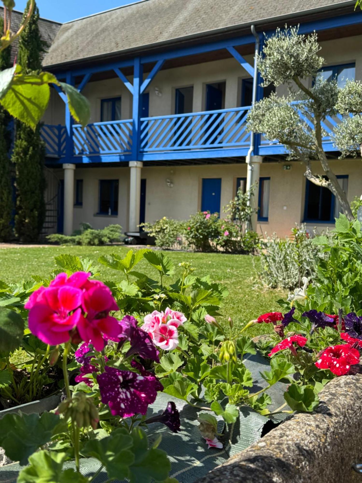 Hotel Capricorne Vendome Exterior photo
